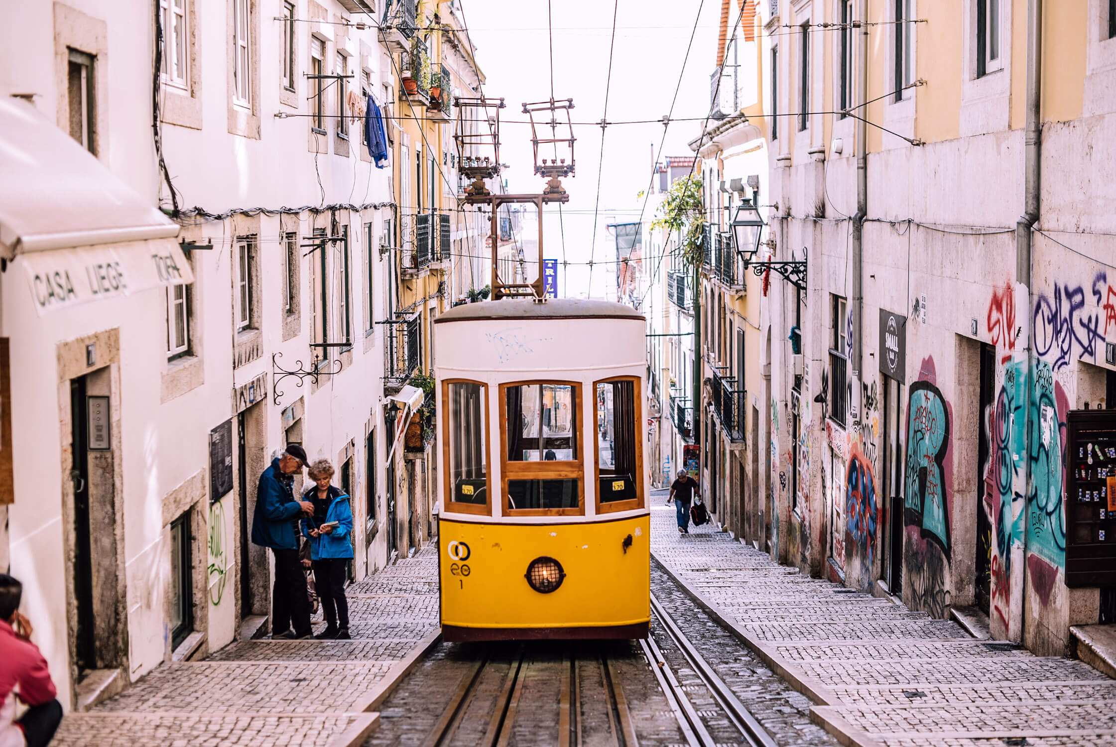 Discover Porto, Lisbon and the Algarve: culture, gastronomy, music and beaches!